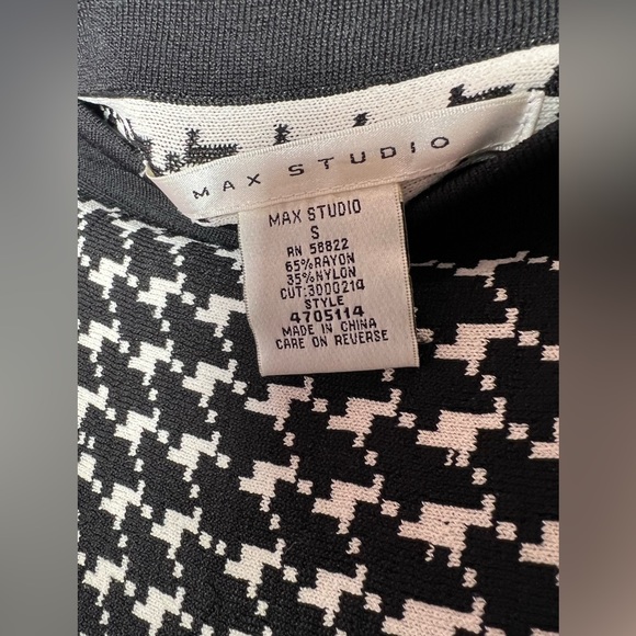 Runs big - Picture 3 of 3